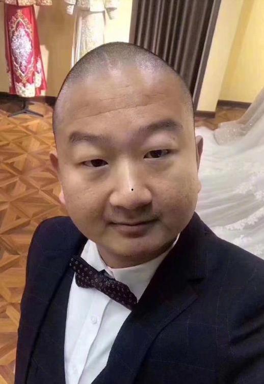 湛江东海网红表哥图片,东海风光下的时尚新宠