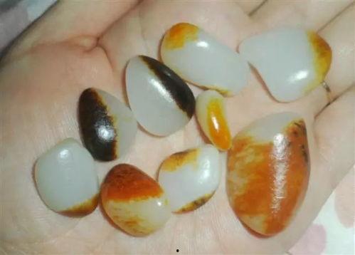 荧光灯看籽料皮色,荧光灯下的籽料皮色演变之谜