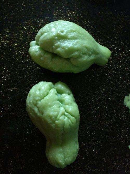 吃瓜吃出黑色东西,瓜中黑色物件的神秘面纱