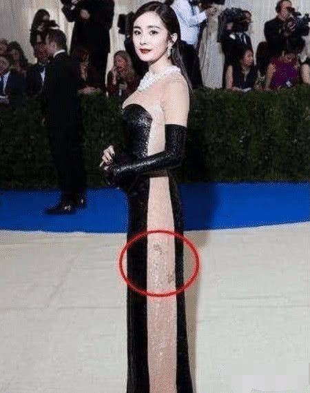 女明星礼服脱落,女明星礼服脱落瞬间揭秘