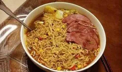 网红小朋友吃泡面图片,网红小朋友的味蕾探险记