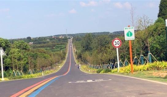 辽阳网红公路图片,打卡新地标，色彩斑斓的视觉盛宴
