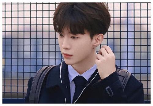 范丞丞八卦最新爆料,揭秘娱乐圈新晋情侣的甜蜜瞬间