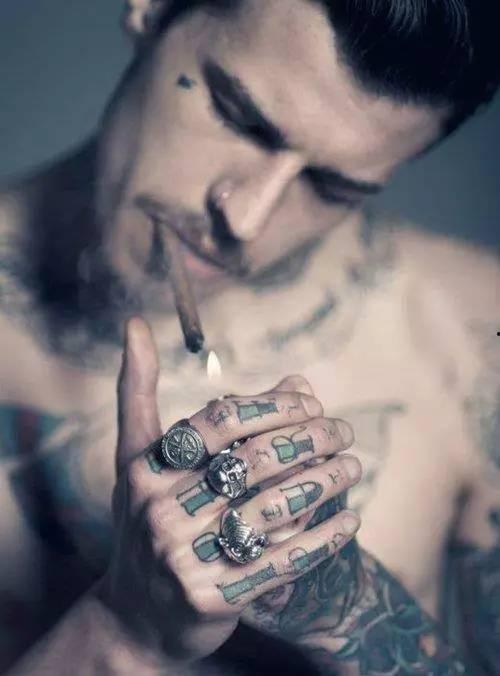 纹身男网红吃瓜图片大全,揭秘娱乐圈幕后风云